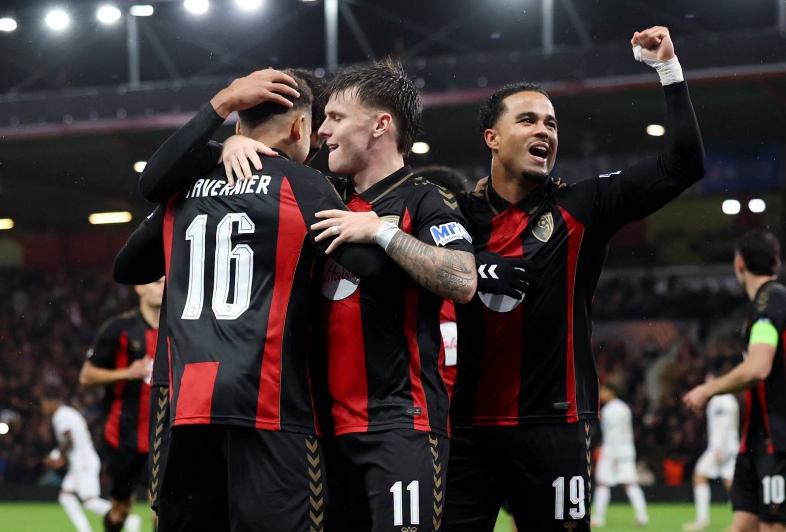 Europa League: AC Milan thua sốc, Juventus hòa thất vọng