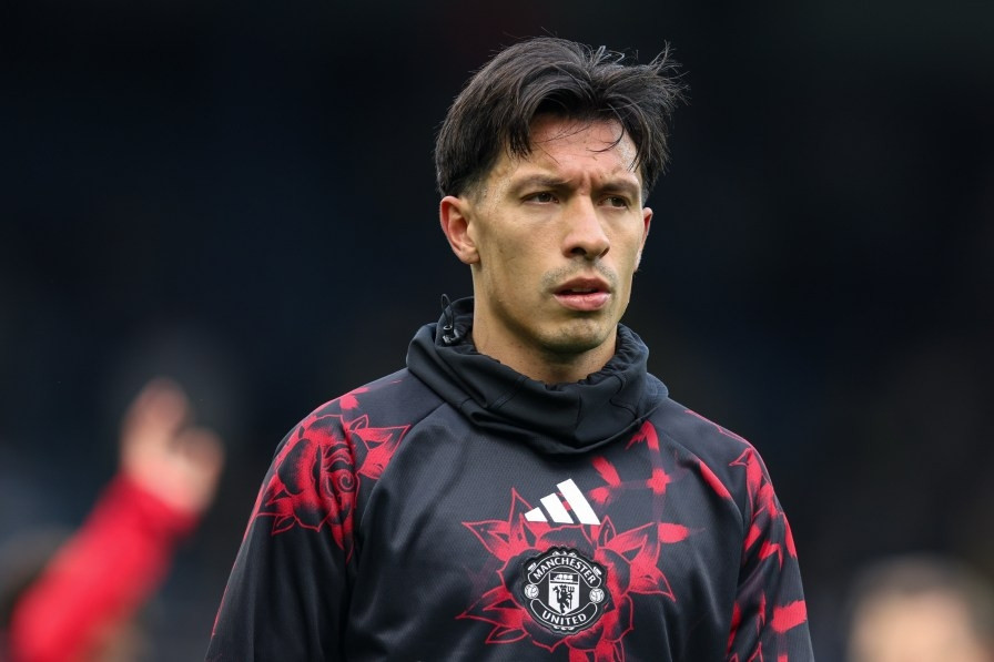 Lisandro Martinez chạy sang Barcelona theo dạng cầu thủ tự do