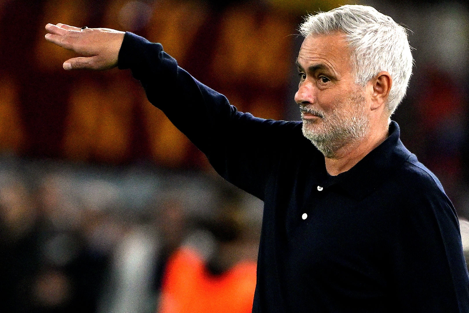Mourinho gặp lại Barca: 30 năm từ yêu đến ‘kẻ thù số 1’