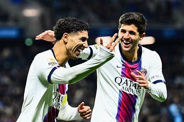 Siêu hậu vệ PSG lập hat-trick, HLV Enrique đi vào lịch sử