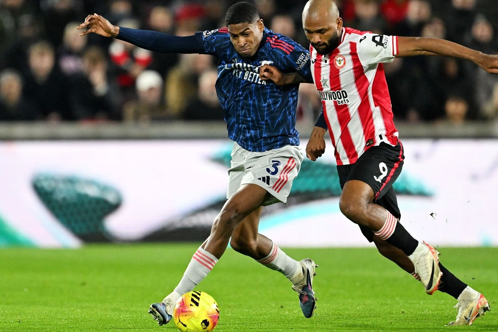 Kết quả bóng đá hôm nay 13/2: Arsenal hòa hú vía, Barca thảm bại