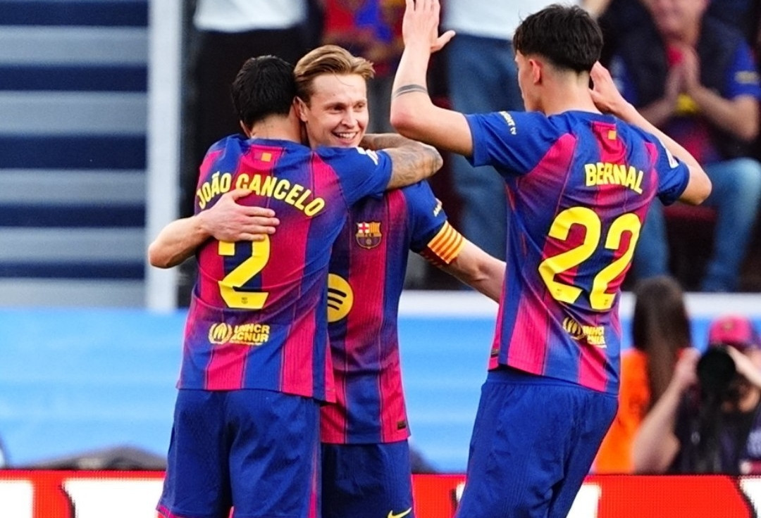 Barca thắng trận '3 sao', qua mặt Real Madrid lên đỉnh bảng