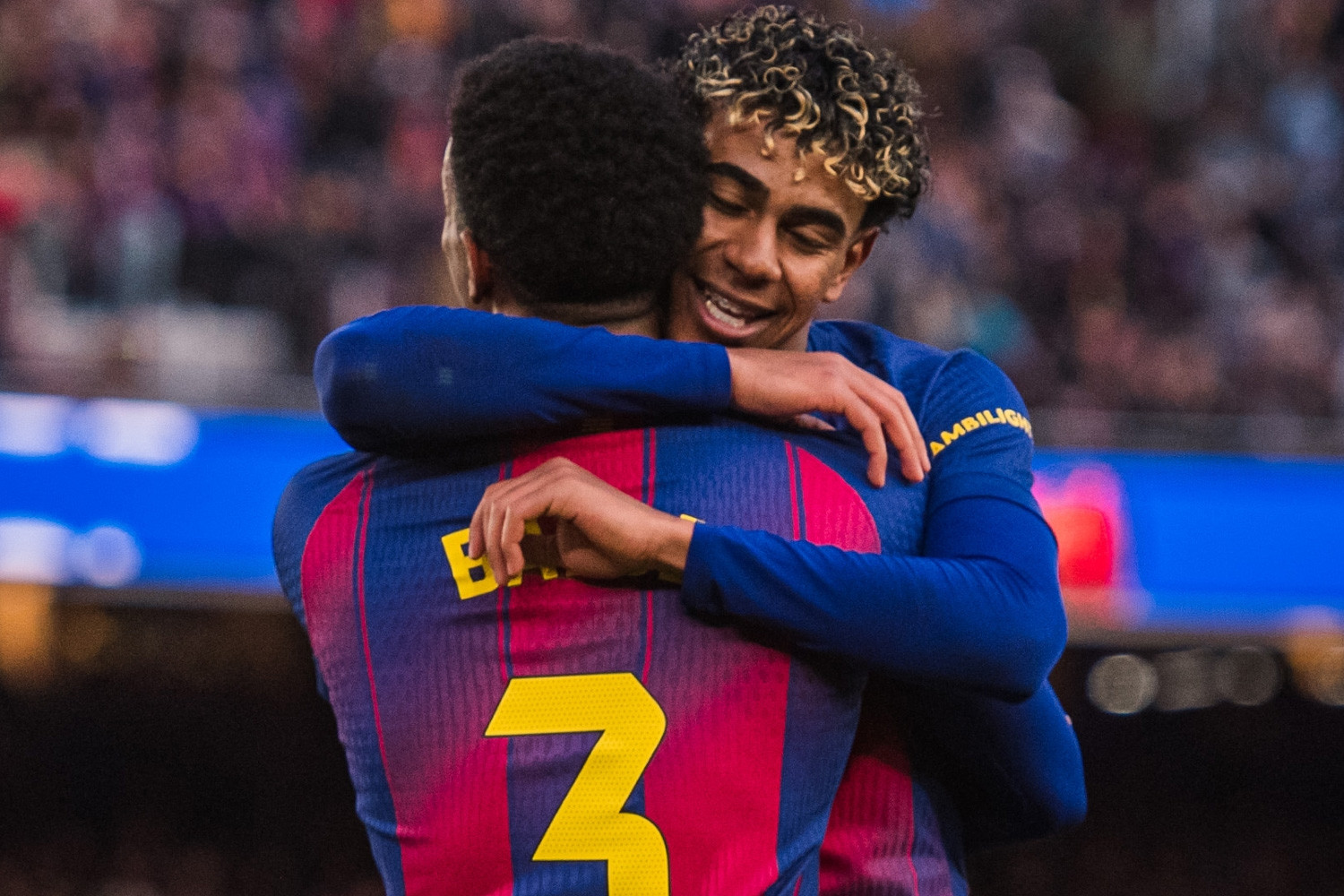 Lamine Yamal phá kỷ lục của Mbappe, Hansi Flick nói điều đặc biệt