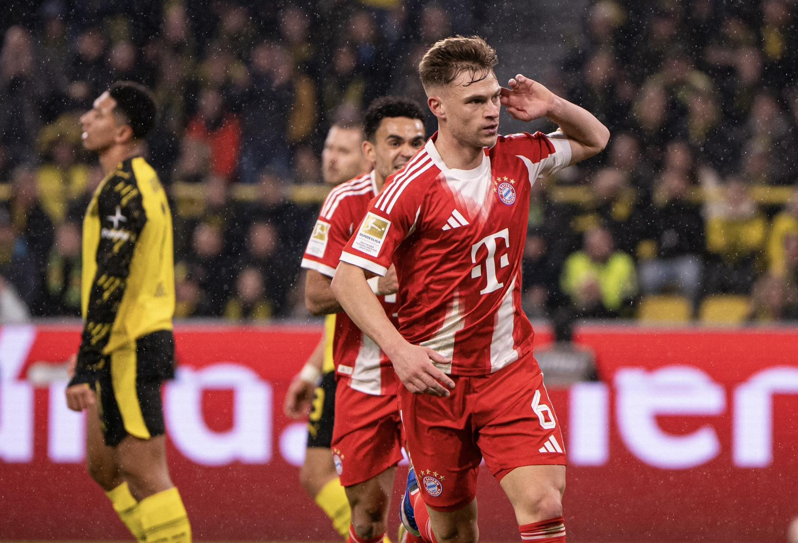 Bayern Munich thắng kịch tính Dortmund nhờ tuyệt phẩm của Kimmich