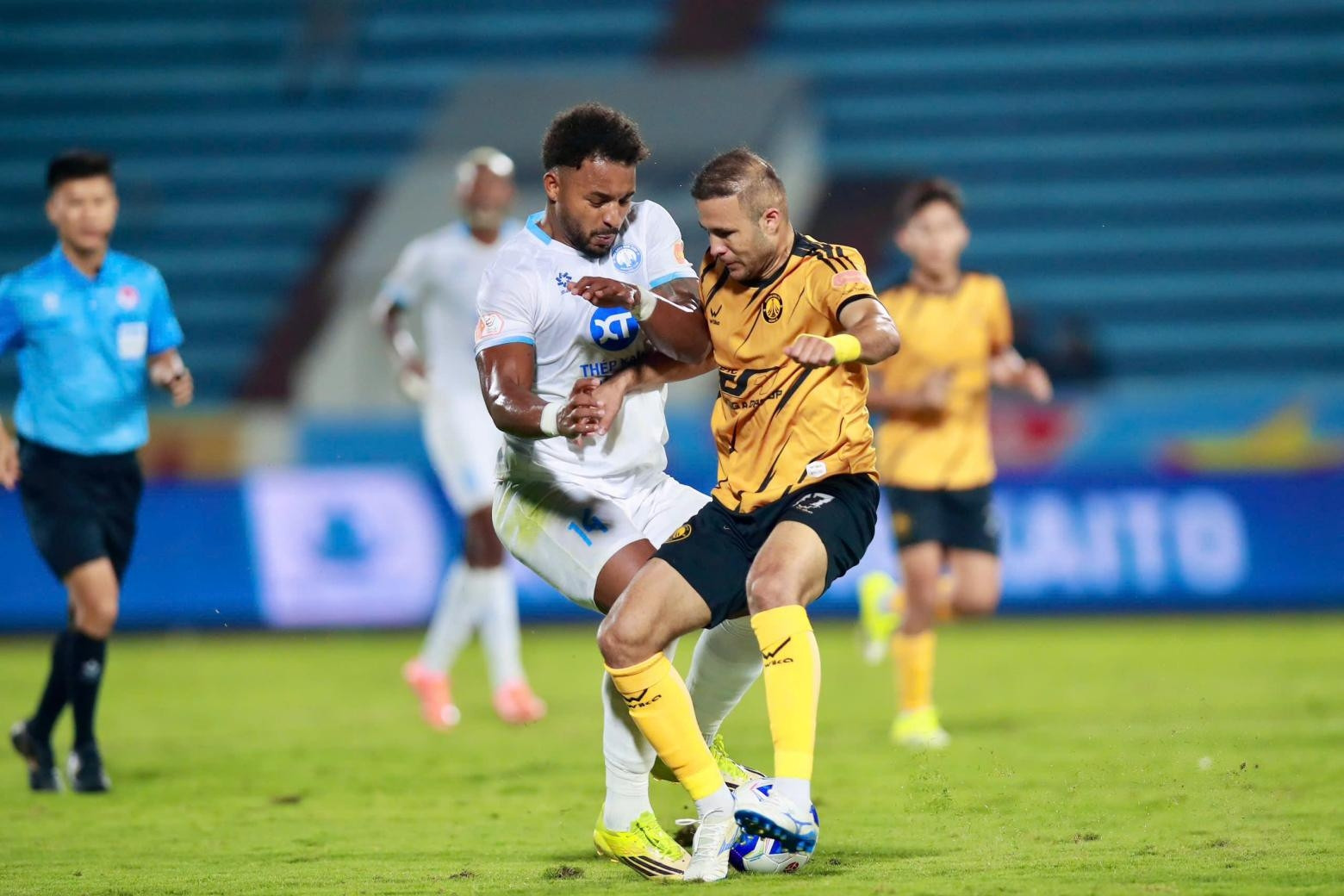 Trực tiếp bóng đá Nam Định 0-0 Thanh Hóa: Xuân Son liên tục dứt điểm