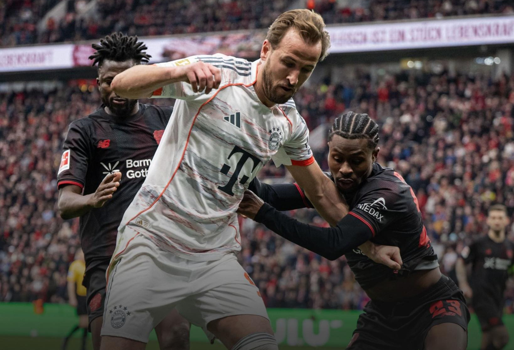 Bayern Munich đá với 9 người vẫn giật điểm trước Leverkusen