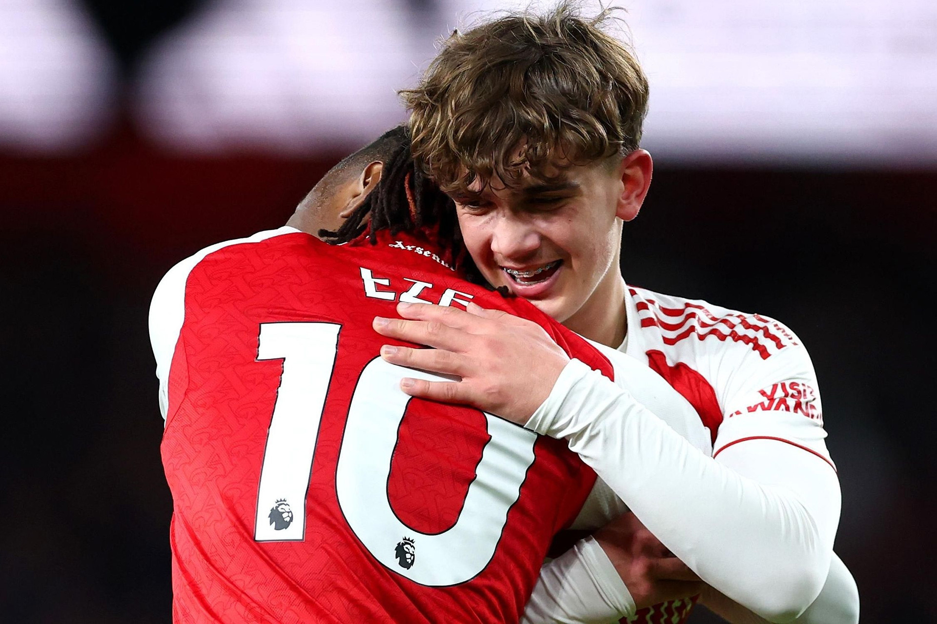 Arsenal thắng với người hùng 16 tuổi: Mikel Arteta chờ ngày nâng cúp