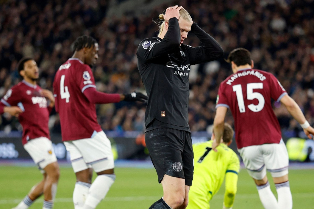 Man City hụt hơi, dâng chức vô địch cho Arsenal