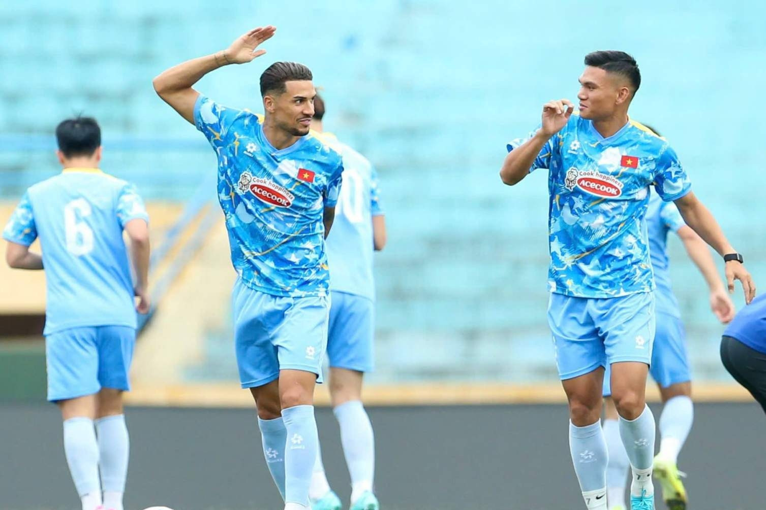 Trực tiếp bóng đá Việt Nam vs Bangladesh: Hoàng Hên đá chính