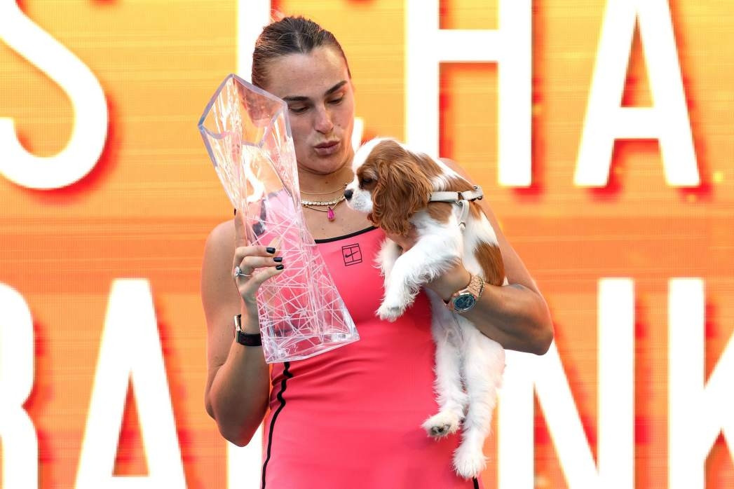 Sabalenka nghẹt thở bảo vệ chức vô địch Miami Open