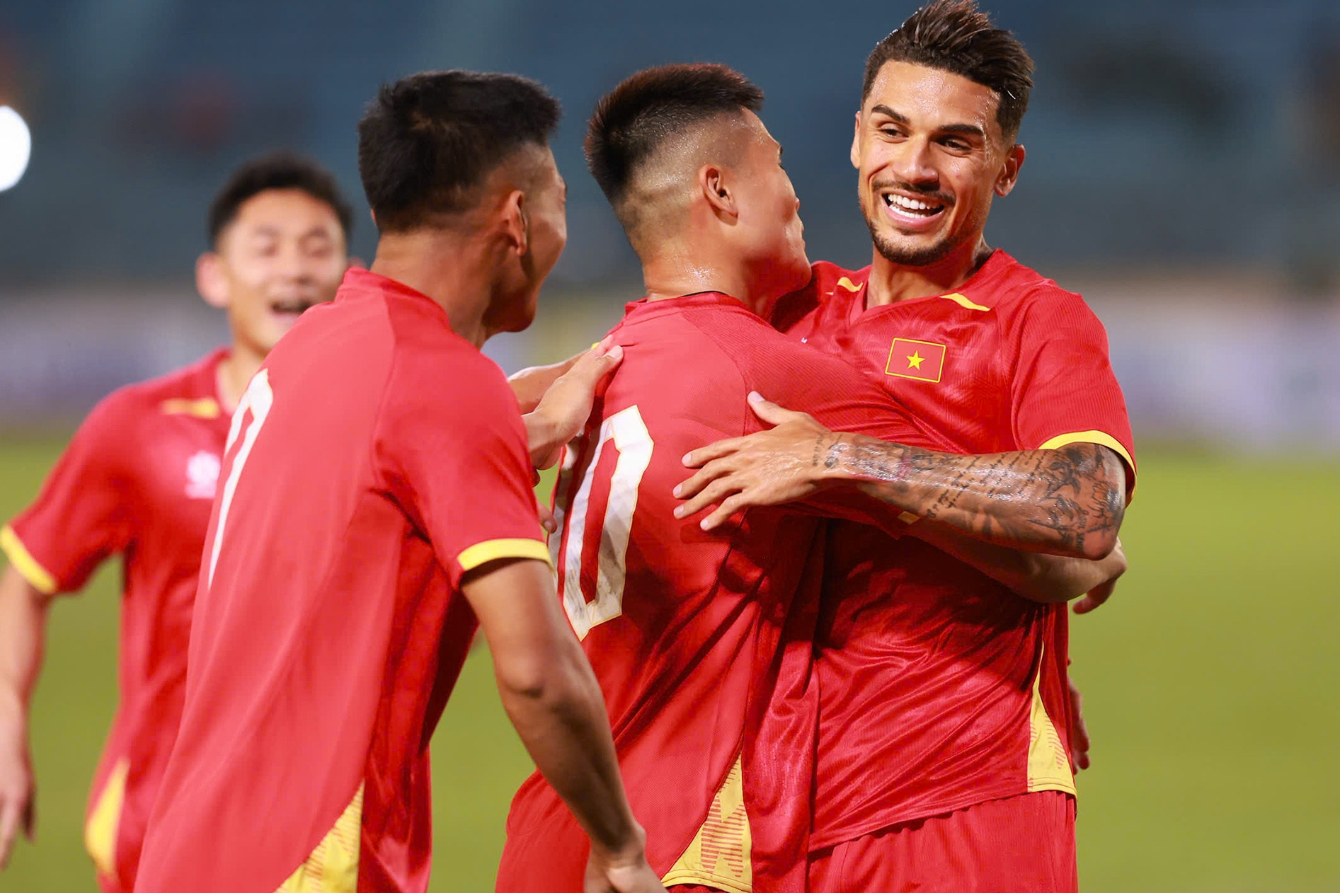 Tuyển Việt Nam được dự đoán thắng 1-0 Malaysia, gọi tên Hoàng Hên