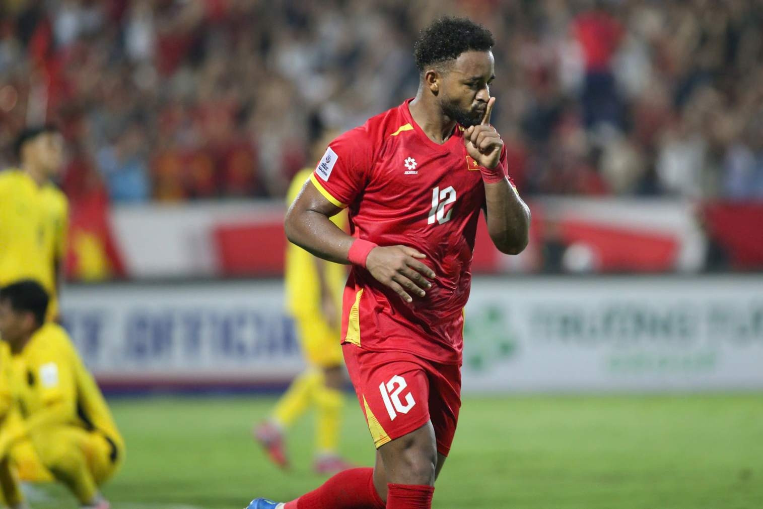 Video Xuân Son không chiến hoàn tất cú đúp