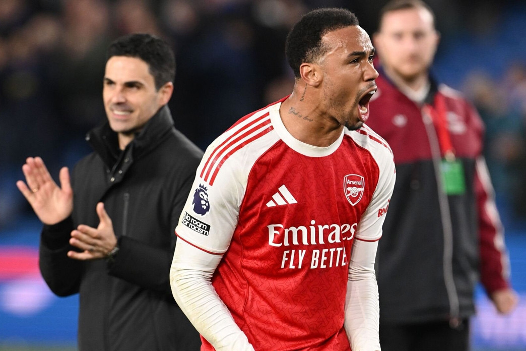 Đánh bại Brighton, Arsenal cho Man City 'ngửi khói'