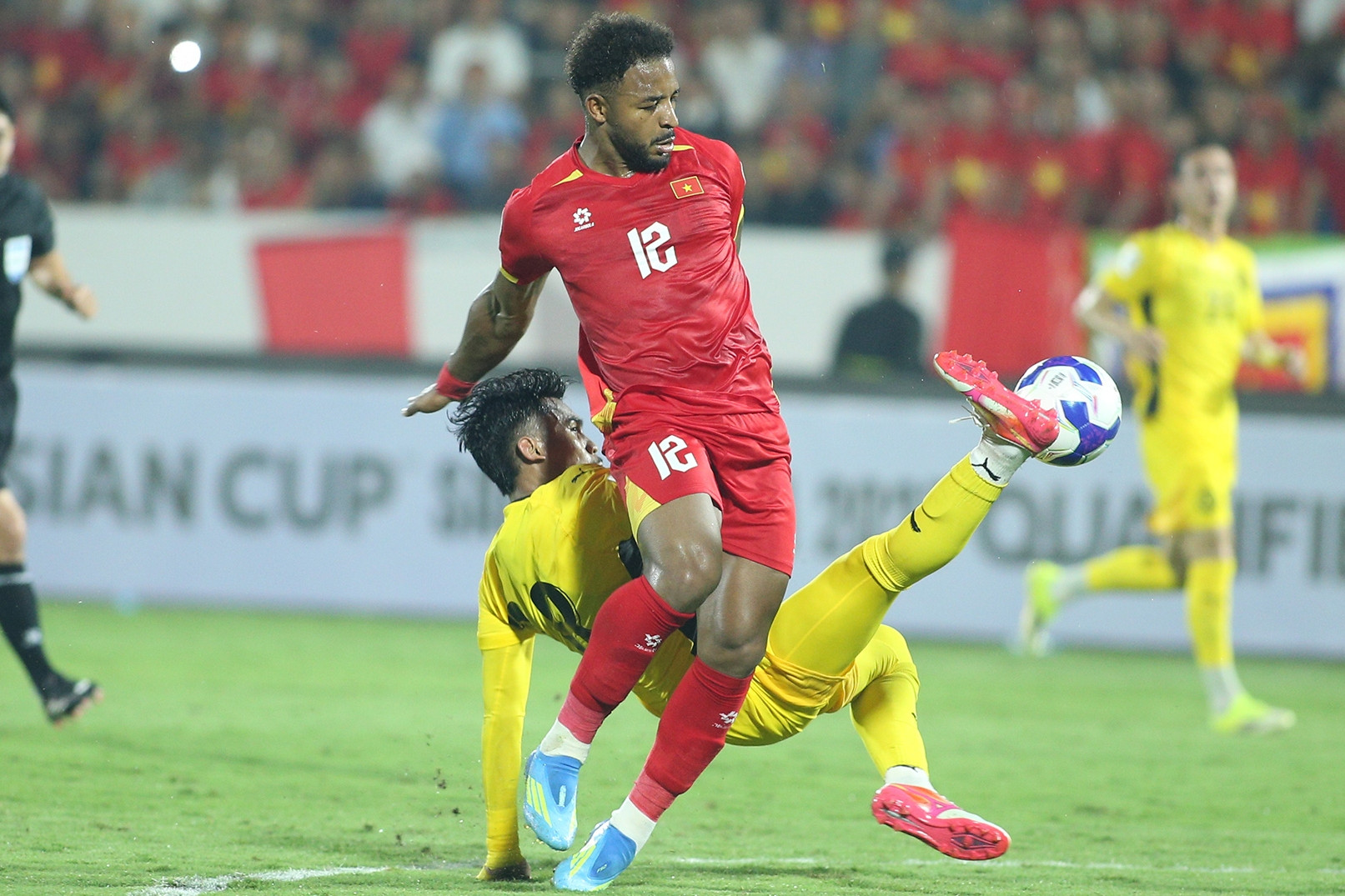 Xuân Son và điều còn thiếu ở tuyển Việt Nam