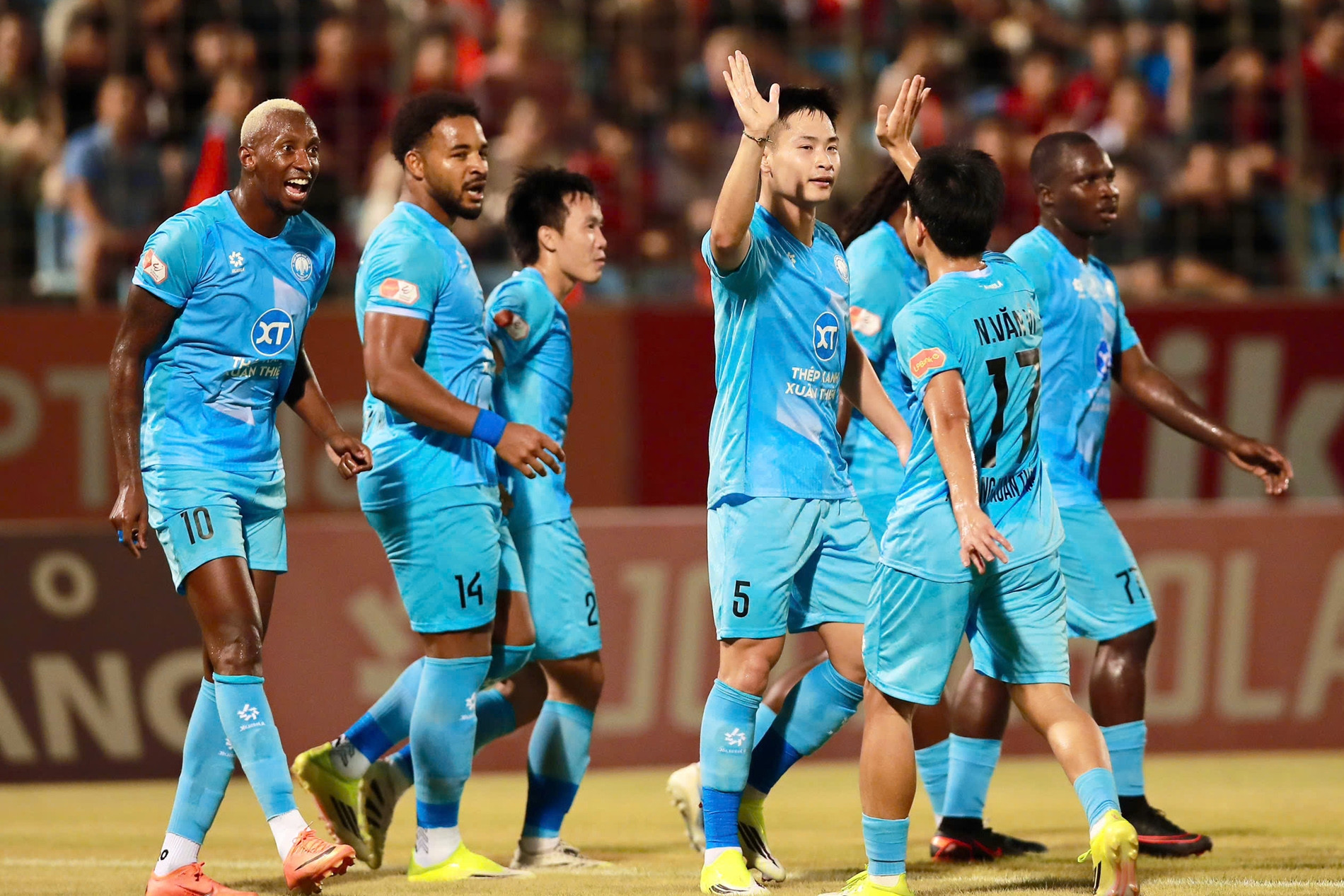 Trực tiếp bóng đá Đà Nẵng 0-1 Nam Định: Văn Biểu bị thẻ đỏ vì lỗi lãng xẹt