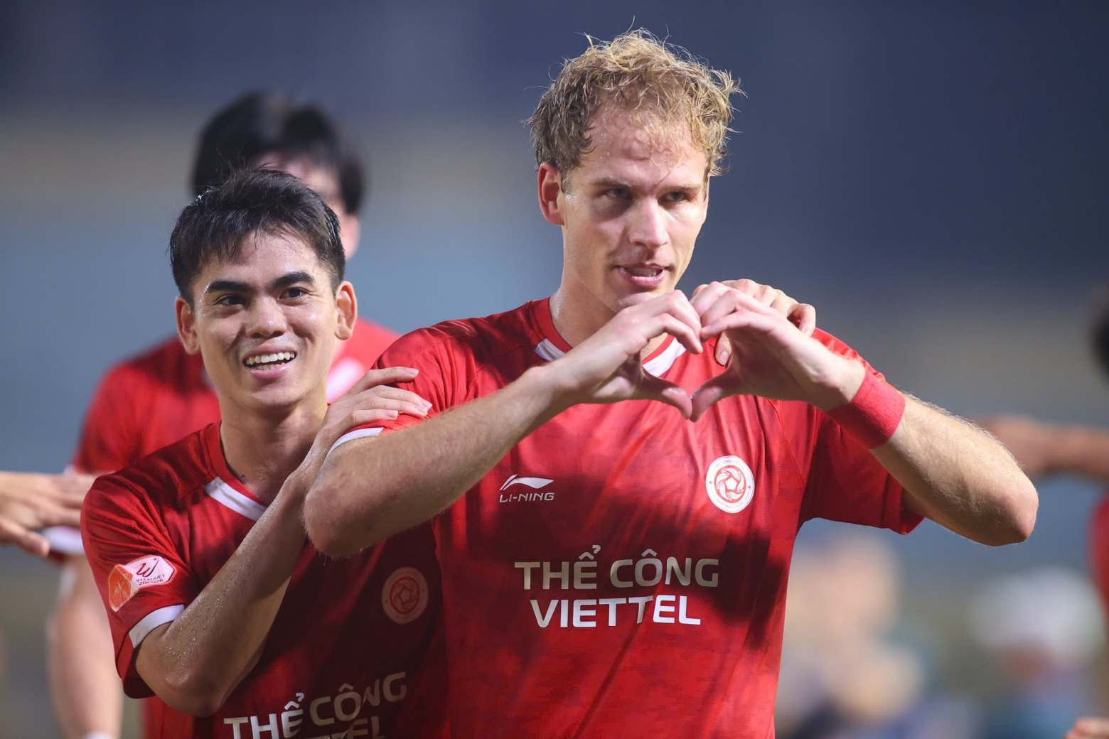 Trực tiếp bóng đá Thể Công Viettel 1-0 HAGL: Trung Kiên bị thủng lưới