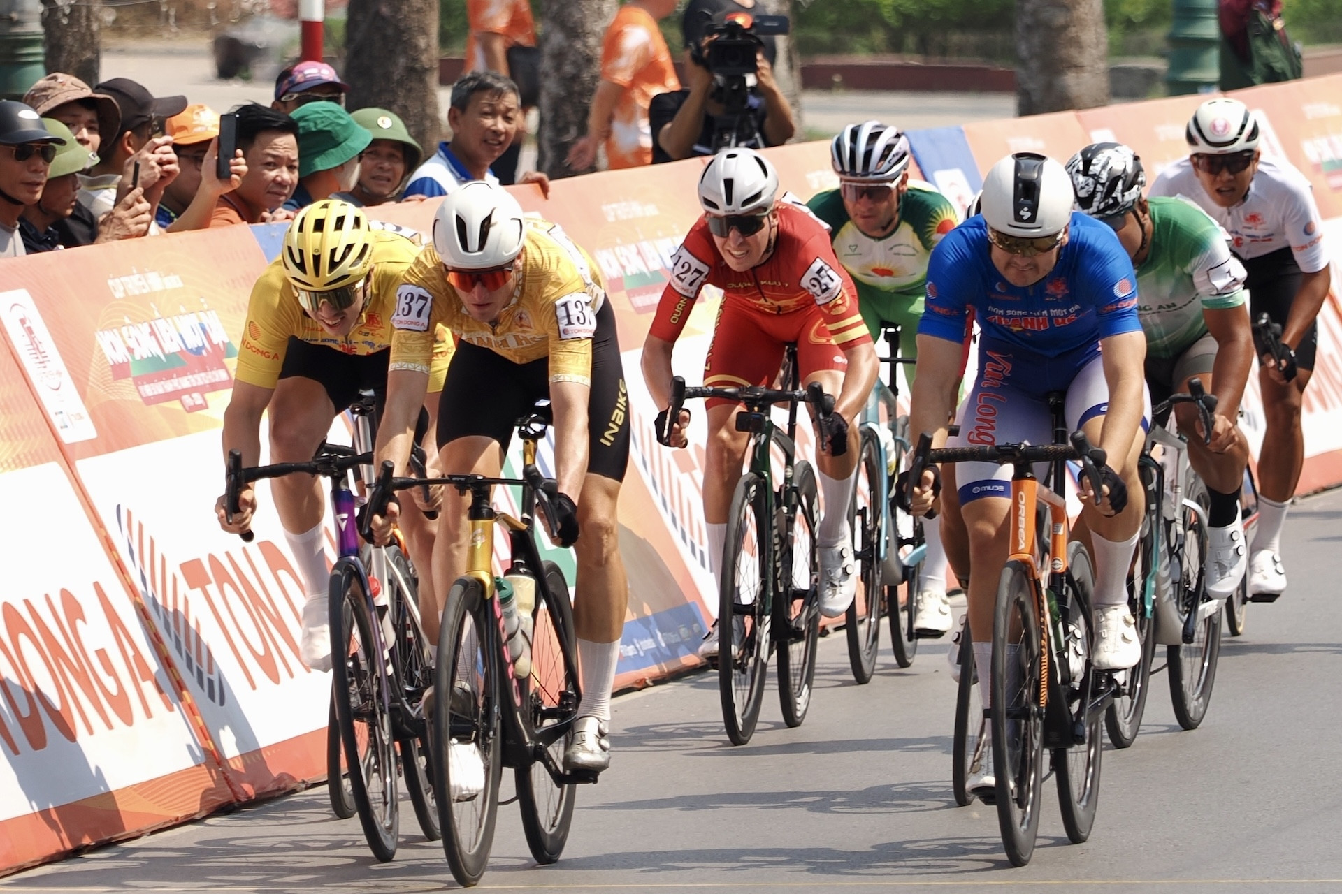 Giải xe đạp Cúp truyền hình TP.HCM: Anton Popov thắng chặng ấn tượng