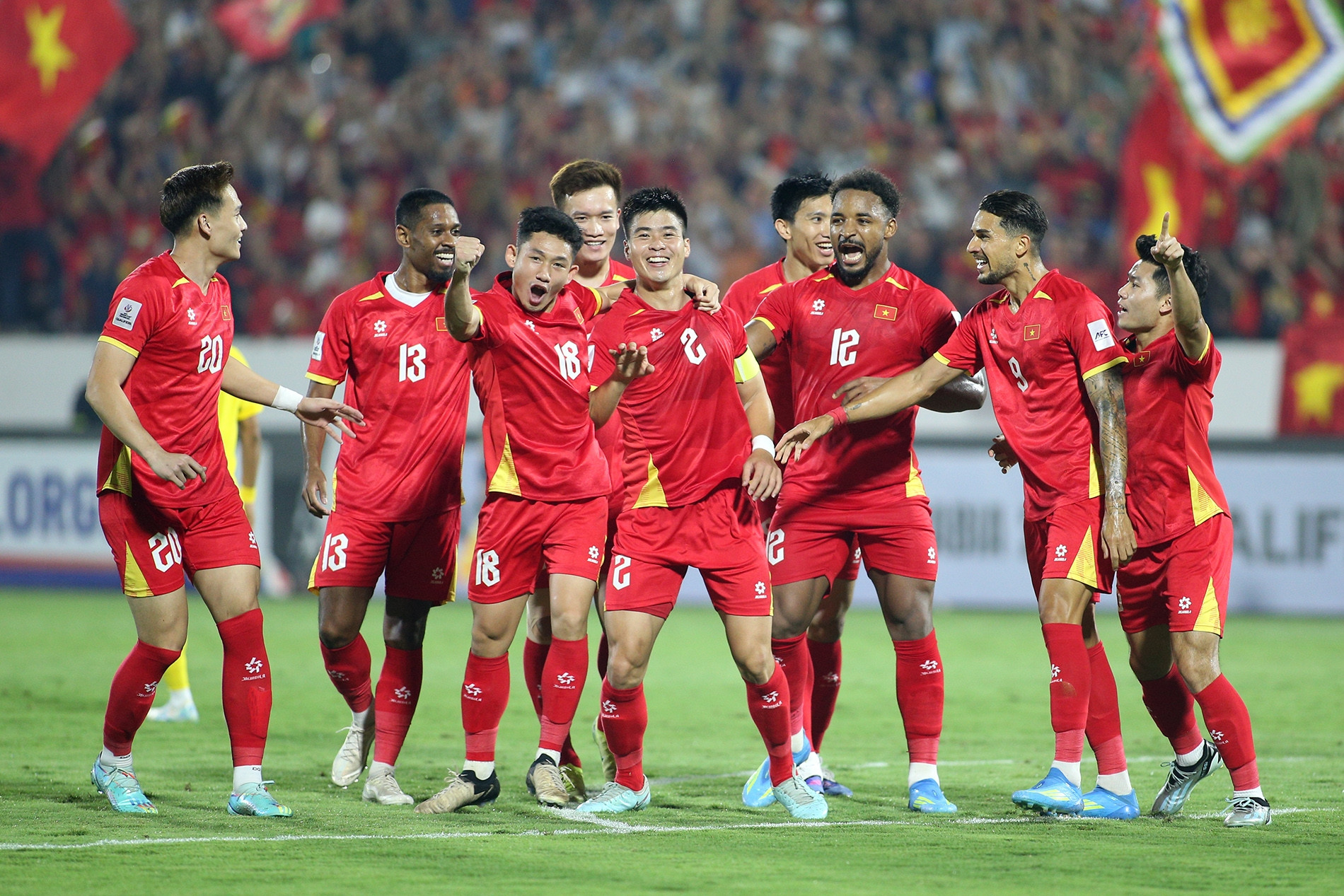 Tuyển Việt Nam: HLV Kim Sang Sik thiếu gì để mạnh hơn?