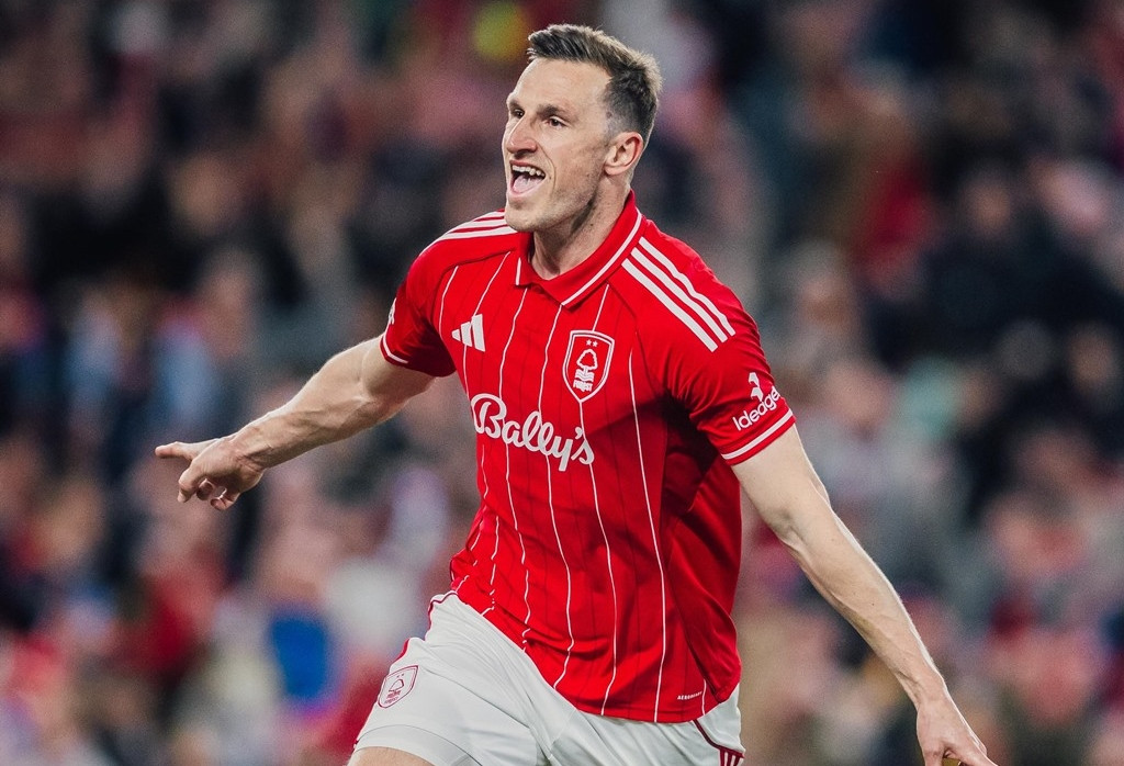 Nottingham khiến Aston Villa ôm hận, Braga hạ Freiburg phút 92
