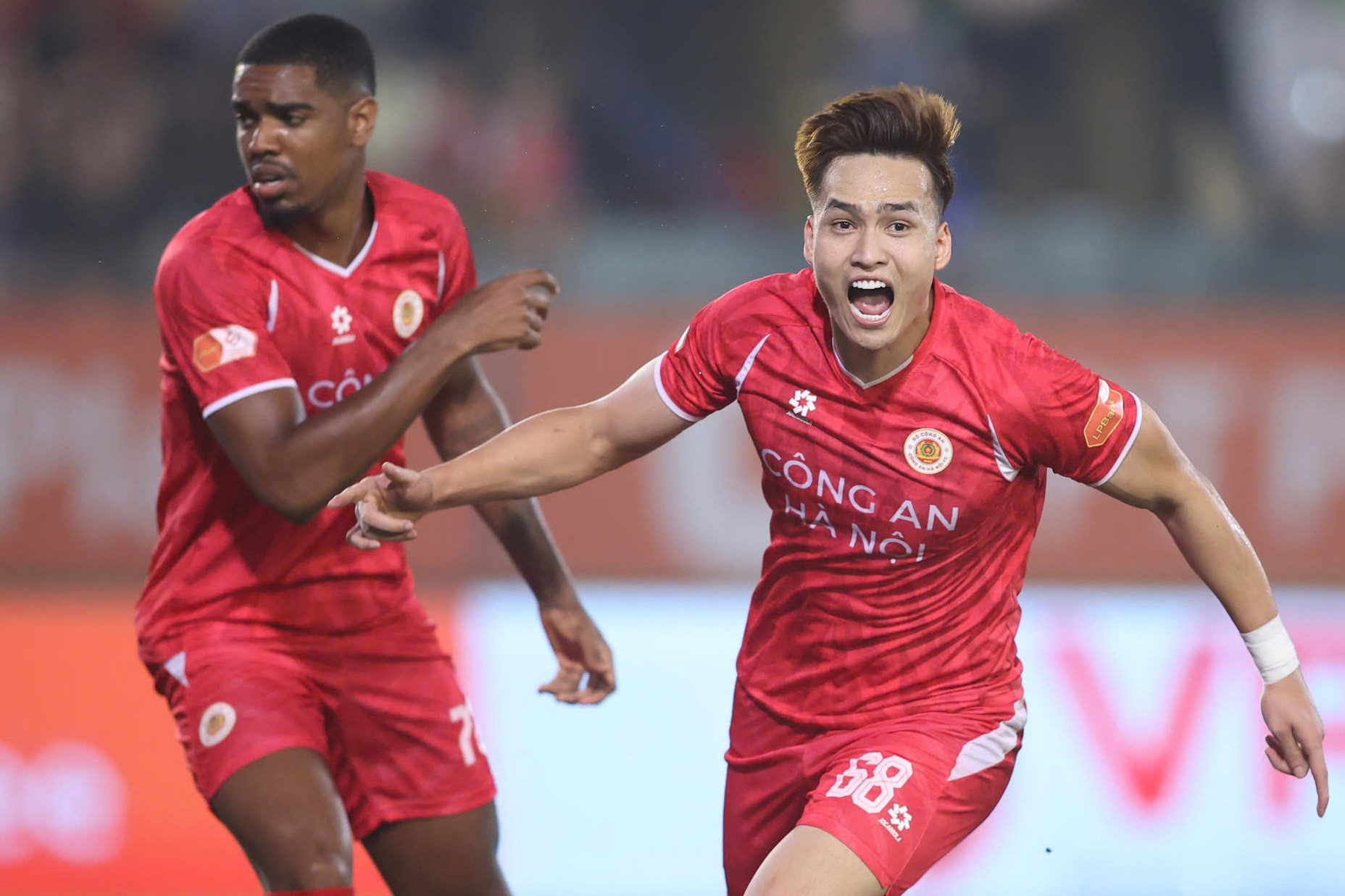 Trực tiếp bóng đá CAHN 2-2 Nam Định: Việt Anh lập công (H2)