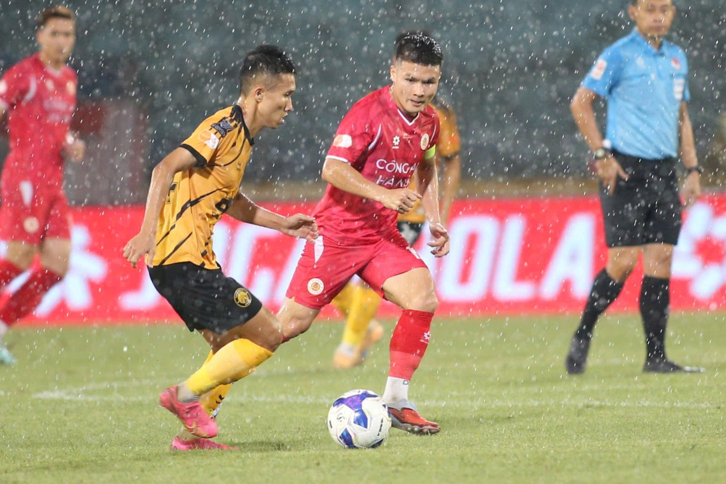 Trực tiếp bóng đá CAHN 0-0 Thanh Hóa: Bóng dội cột dọc (H1)