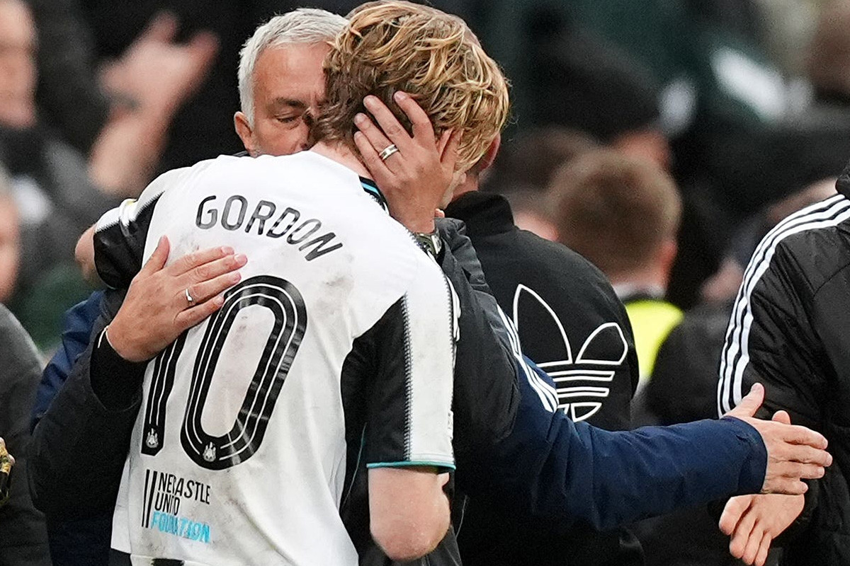 Anthony Gordon: Từ fan ruột Mourinho đến ‘bom tấn’ Barca