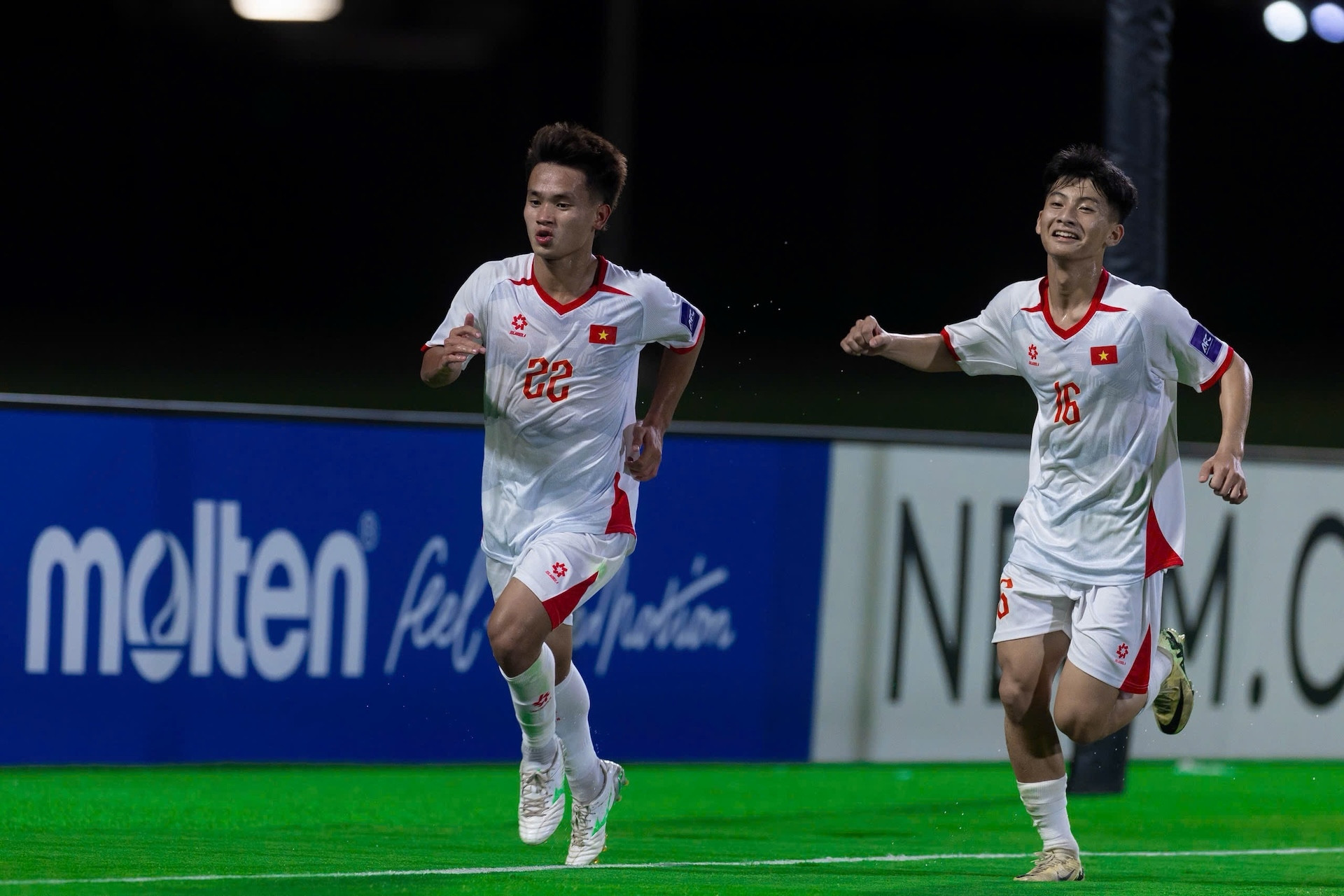U17 Việt Nam ra quân thuận lợi ở giải châu Á:Vừa hay vừa... tiếc