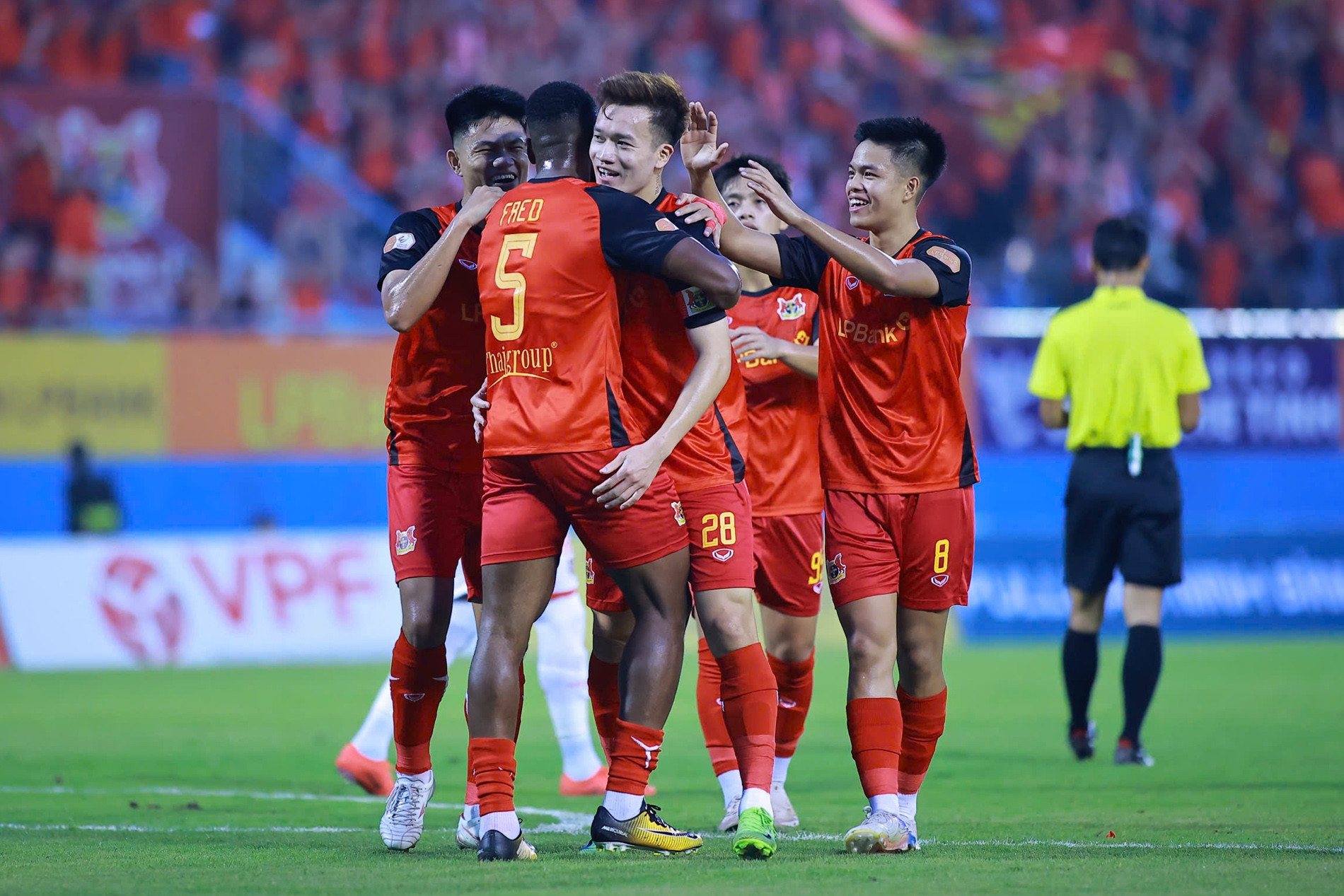 Trực tiếp bóng đá Ninh Bình 2-0 Hải Phòng: Hoàng Đức rời sân bằng cáng