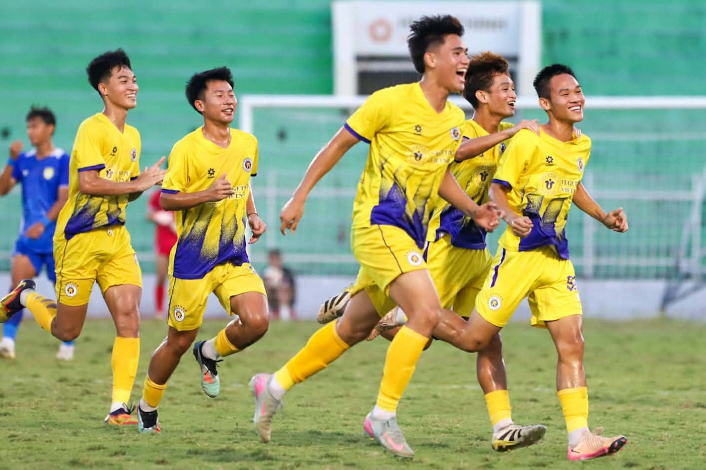 Trẻ Hà Nội và Huế giành vé lên giải hạng Nhất 2026/27