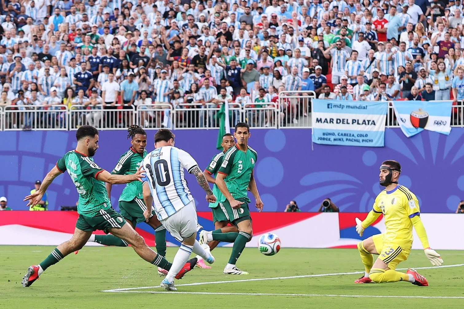 Trực tiếp bóng đá Argentina 1-0 Algeria: Messi ghi siêu phẩm