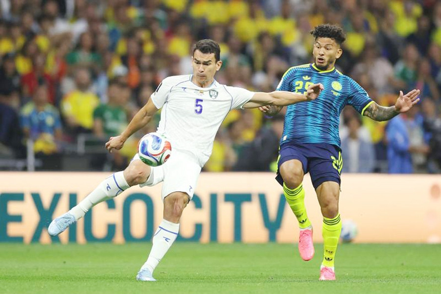 Trực tiếp Colombia 0-0 Uzbekistan: Sức ép khủng khiếp (H1)