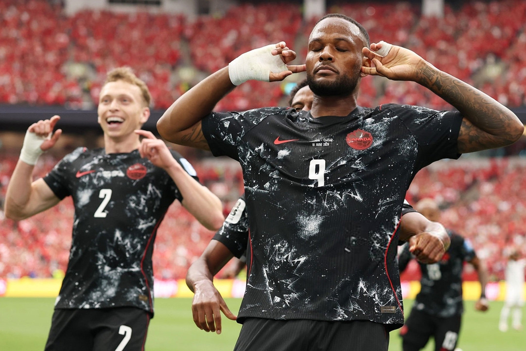 Trực tiếp Canada 1-0 Qatar: Larin lập đại công (H1)