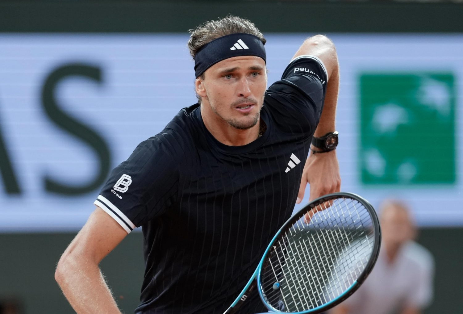 Zverev dập tắt hiện tượng Rafael Jodar, vào bán kết Roland Garros