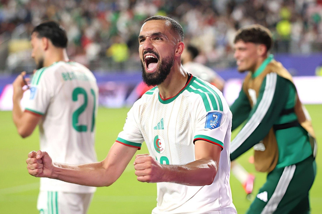 Algeria ngược dòng ngoạn mục hạ Jordan