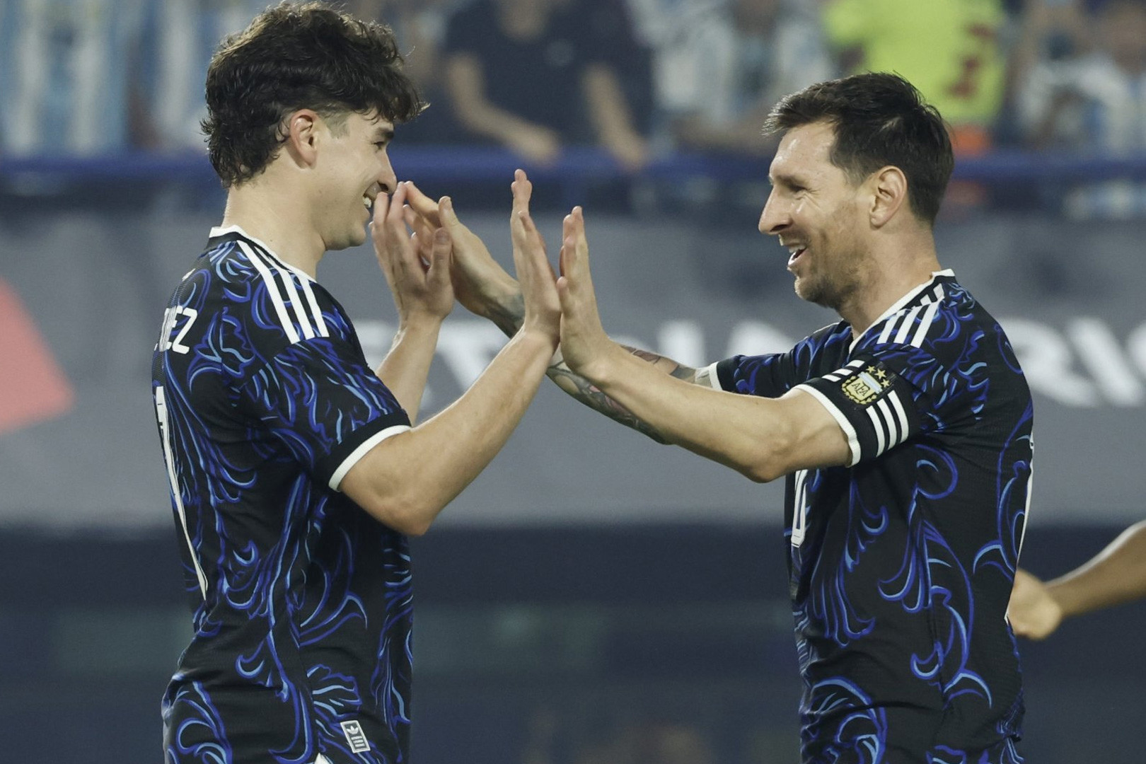 Argentina bảo vệ ngôi vương World Cup: Messi chờ vượt Maradona