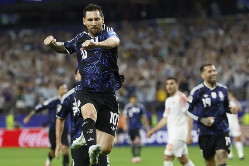 Messi và Argentina được ‘tiên tri’ khó tin, Anh tan mộng World Cup