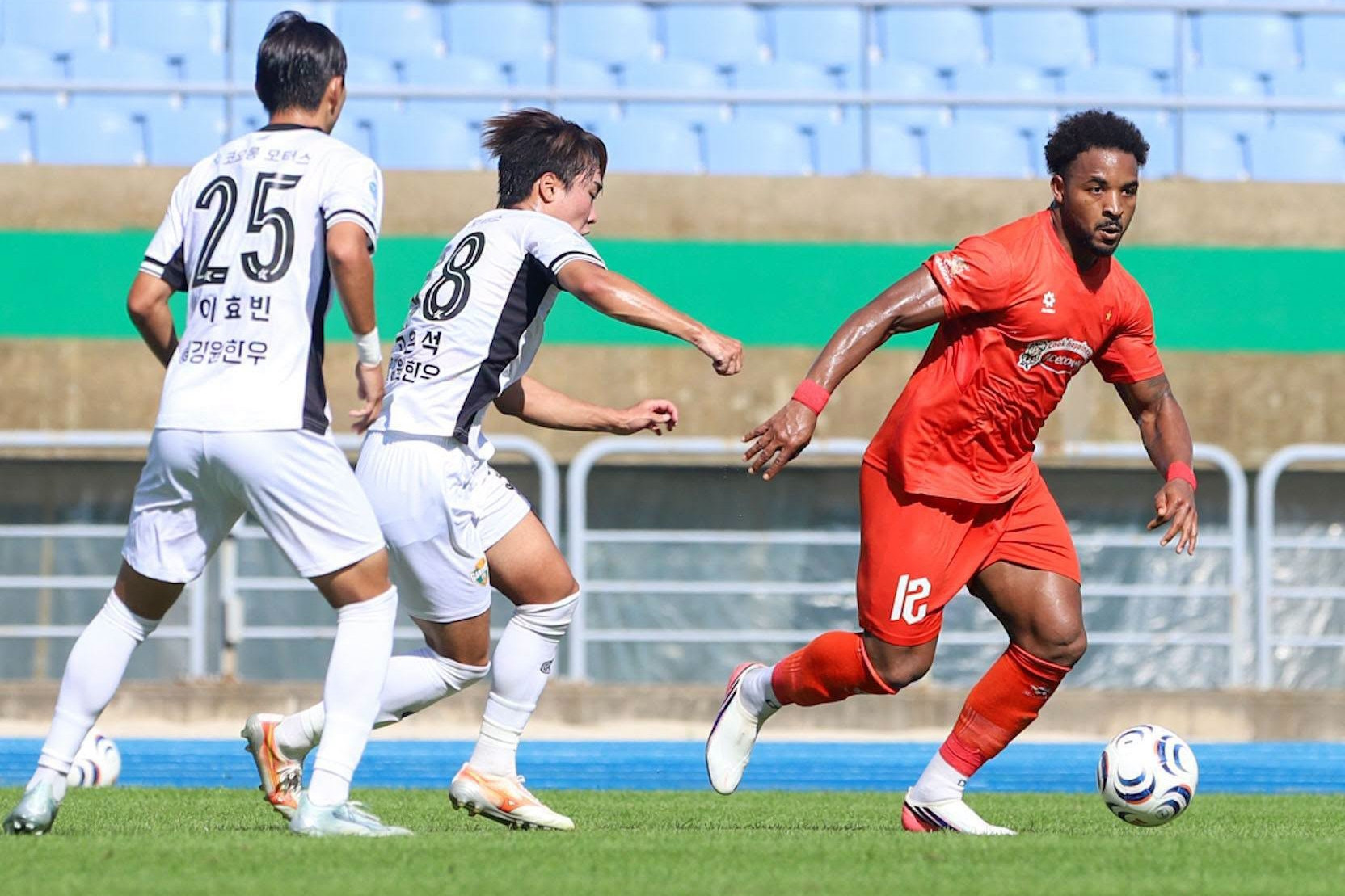 Tuyển Việt Nam vs Myanmar: Xuân Son, Hoàng Hên dự bị