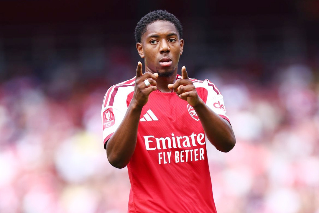 Arsenal chào bán 'hàng nóng' cho MU và Chelsea