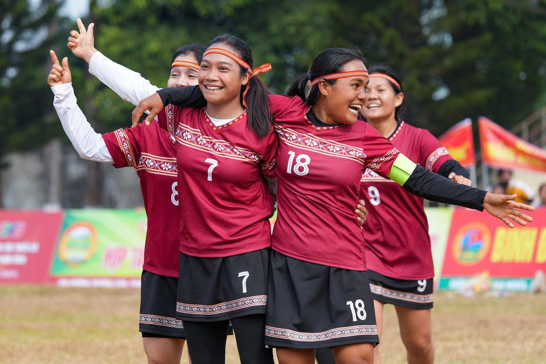12 đội dự giải bóng đá nữ các dân tộc thiểu số Việt Nam VTV Cup
