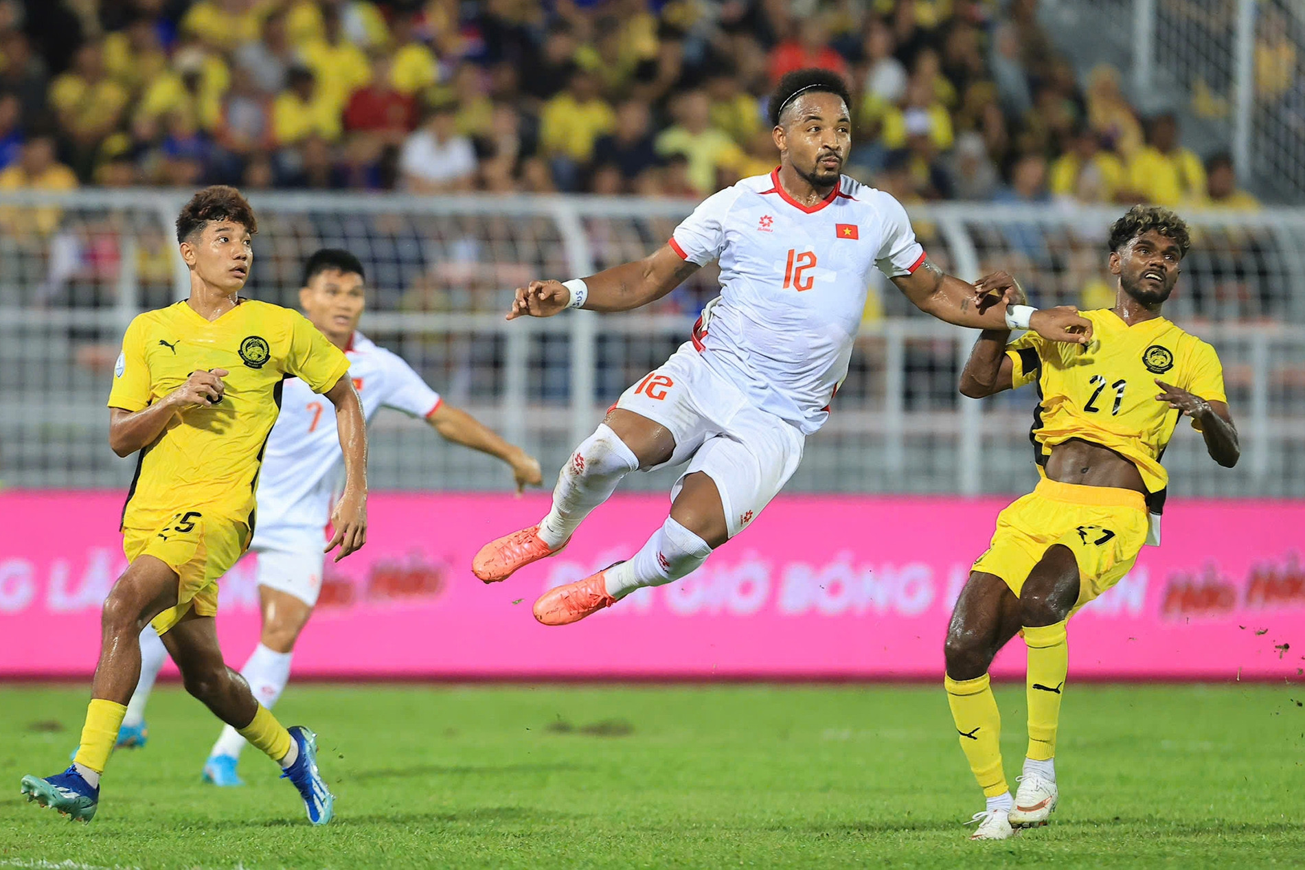 Chiếu chậm chiến thắng 2-0 của tuyển Việt Nam trên sân Malaysia