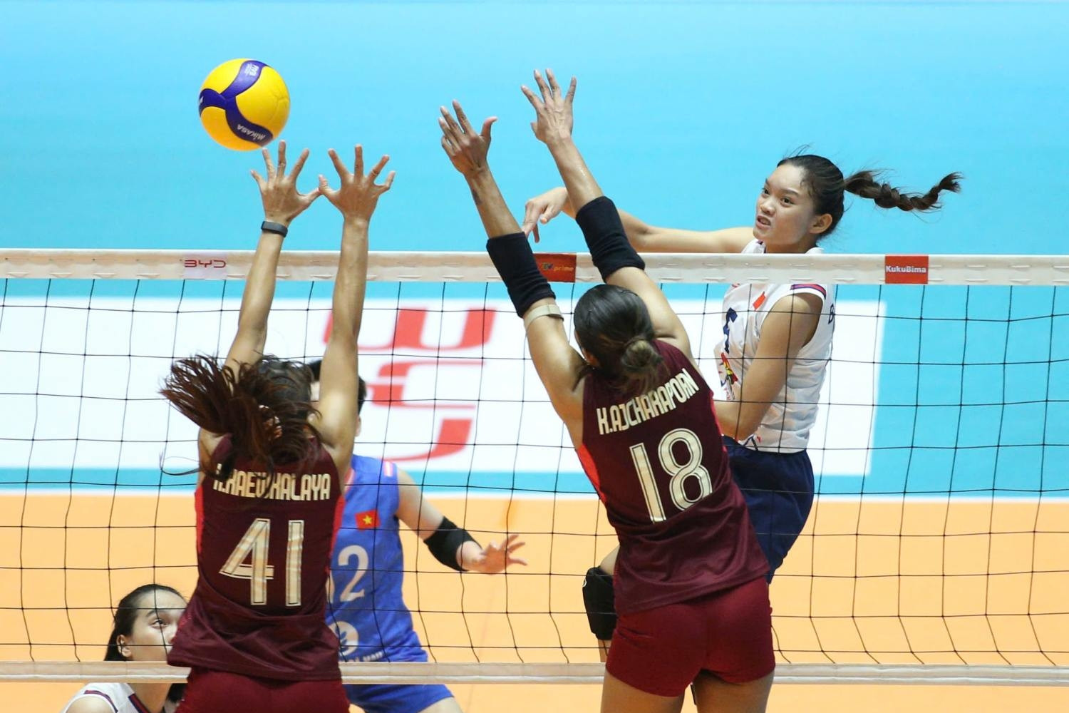 Trực tiếp bóng chuyền nữ Việt Nam 0-1 Thái Lan: Liên tục lỗi bước 1