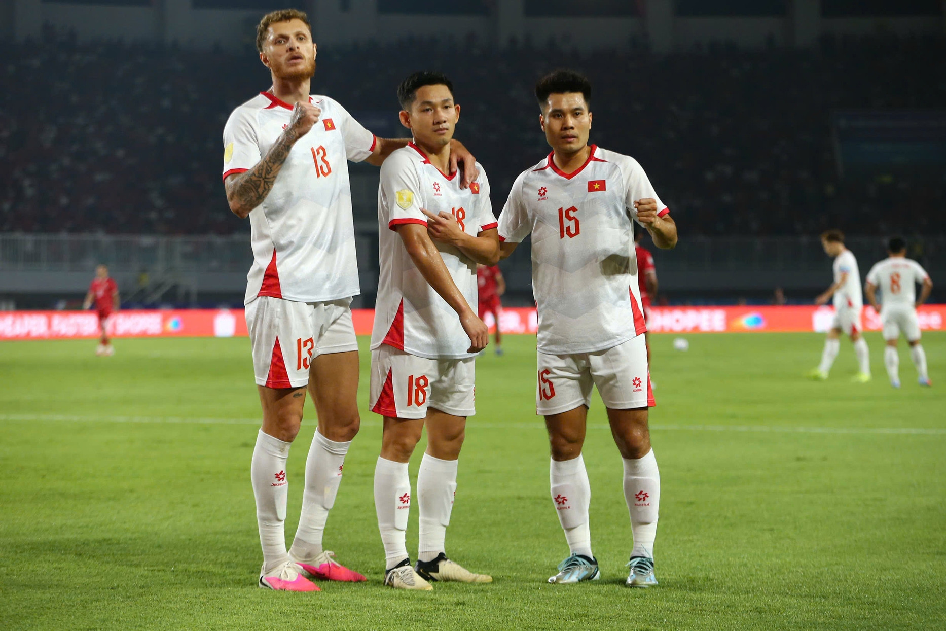 Video Hai Long 'xé lưới' Indonesia, nâng tỷ số lên 2-0 cho tuyển Việt Nam