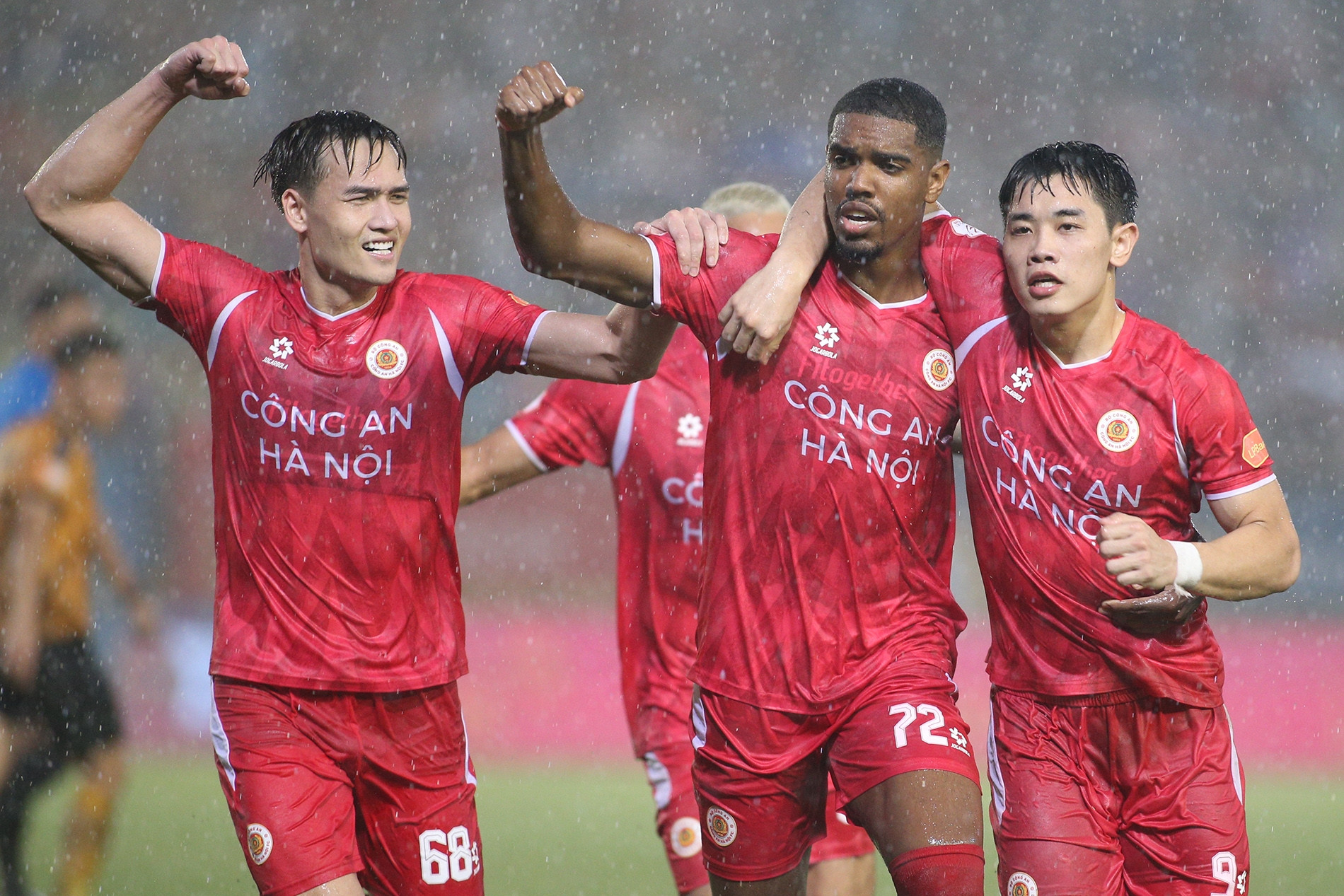Nóng cuộc đua vô địch V-League 2026/27