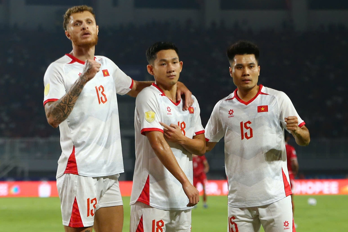 'Tuyển Việt Nam chơi quá hay, HLV Kim Sang Sik tính bài chính xác'