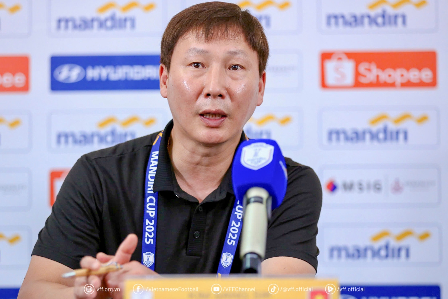 Tuyển Việt Nam 3-1 Campuchia: Thầy Kim khuyên chân thành Đình Bắc