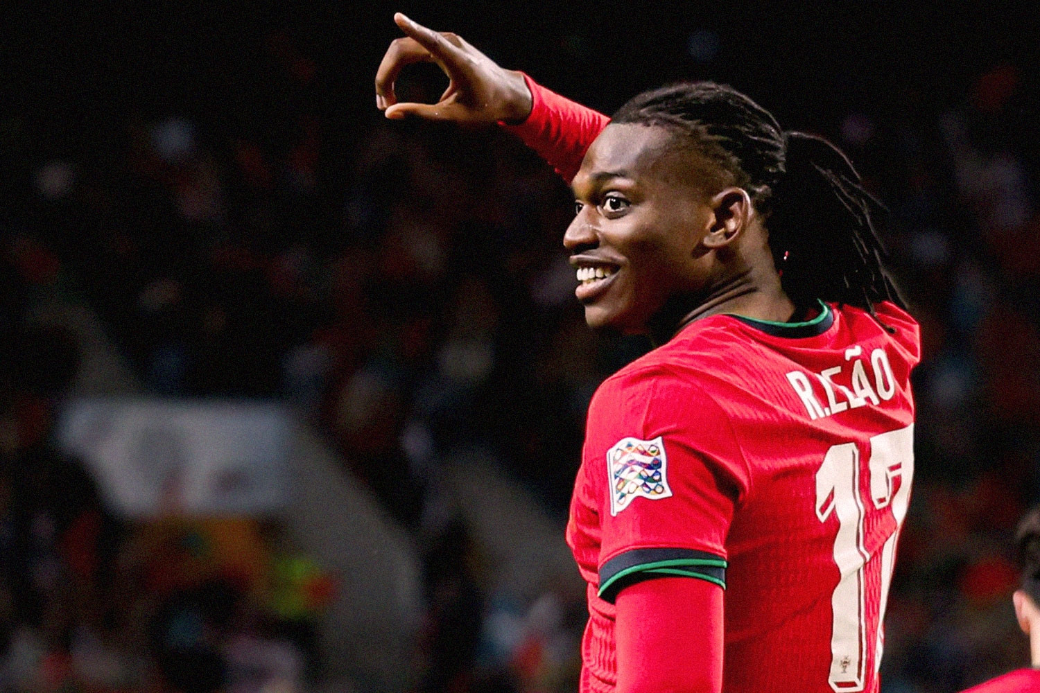 Tin tức về chuyển nhượng 8/8: MU gọi Leao, Liverpool xong Araujo