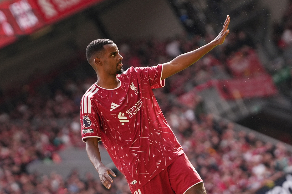 Isak vô duyên, Liverpool gây thất vọng lớn