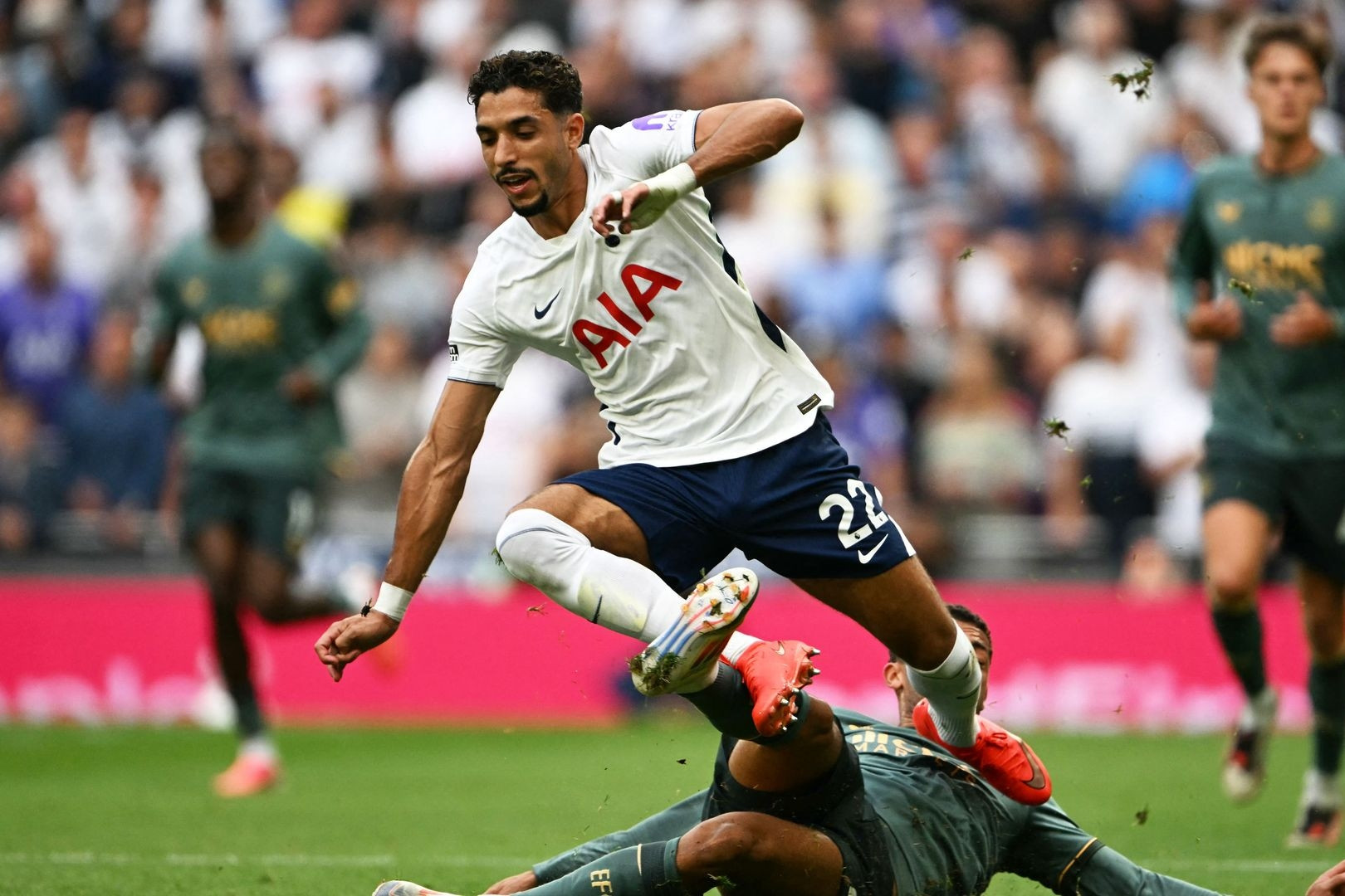 Đầu tư cả 'núi tiền', Tottenham vẫn chưa biết thắng