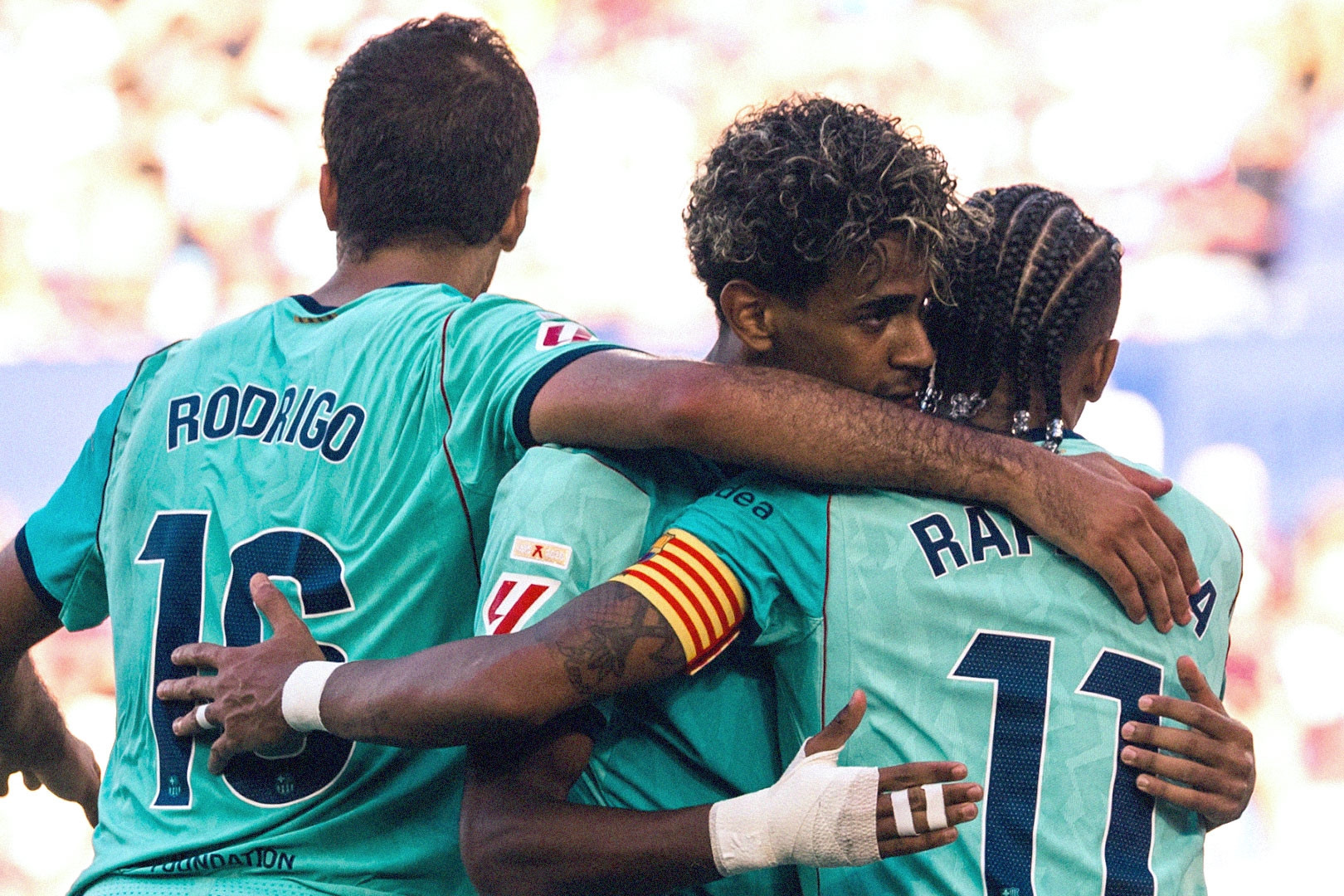 Lamine Yamal lập cú đúp, Barca thắng tưng bừng Levante