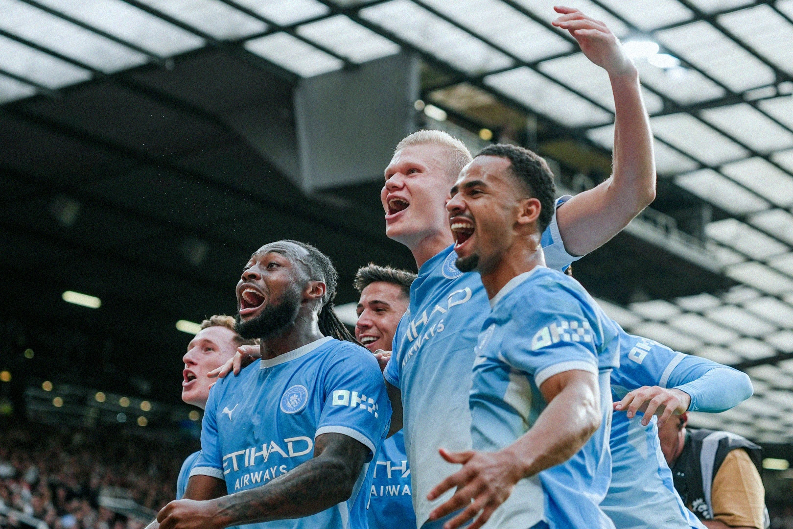 Man City với 10 người đả bại MU: Haaland khiến Old Trafford bẽ bàng